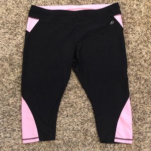 Capri Athletic Pants